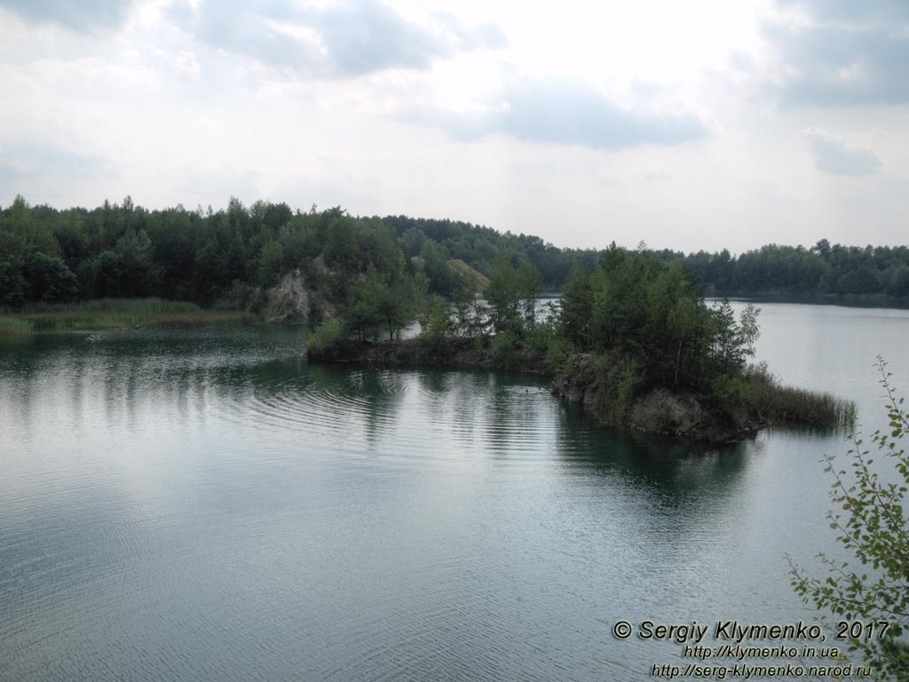 Ровенщина. Базальтовое. Фото. Затопленный базальтовый карьер.