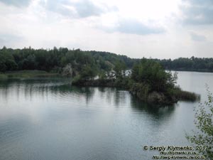 Ровенщина. Базальтовое. Фото. Затопленный базальтовый карьер.