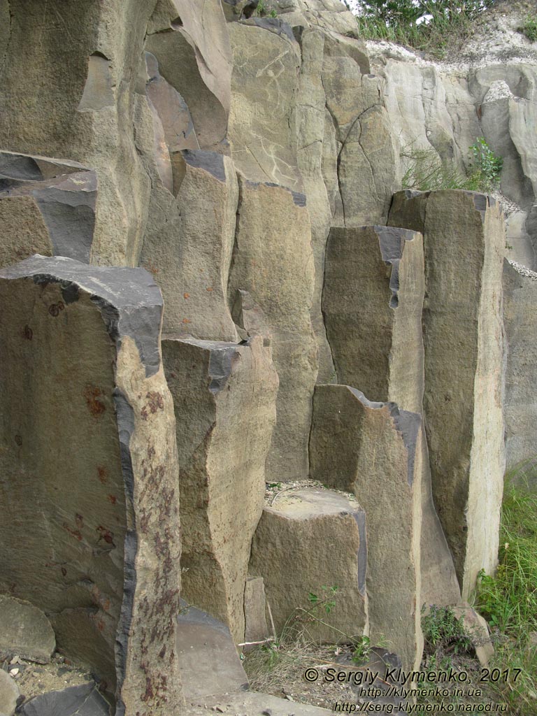 Ровенщина. Базальтовое. Фото. Базальтовые столбы.