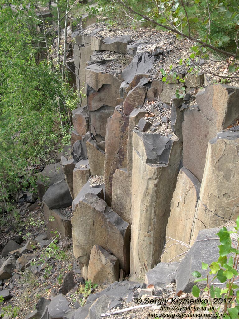 Ровенщина. Базальтовое. Фото. Базальтовые столбы.