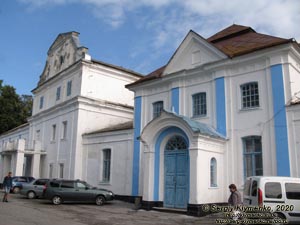 Житомирская область, Любар. Фото. Здание школы бывшего монастыря василиан (ныне - технический лицей), 1775 год.