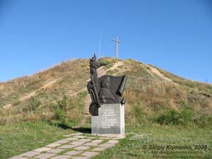 Хортица. Памятний знак Б. Хмельницкому.
