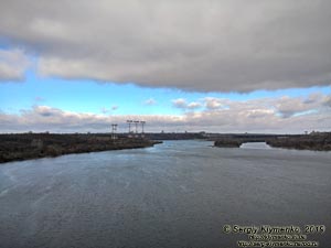 Запорожье. Фото. Вид с моста им. Б.Н.Преображенского на Хортицу и плотину ДнепроГЭС.