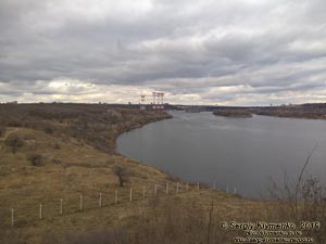 Запорожье. Фото. Вид с моста им. Б.Н.Преображенского на Хортицу и плотину ДнепроГЭС.