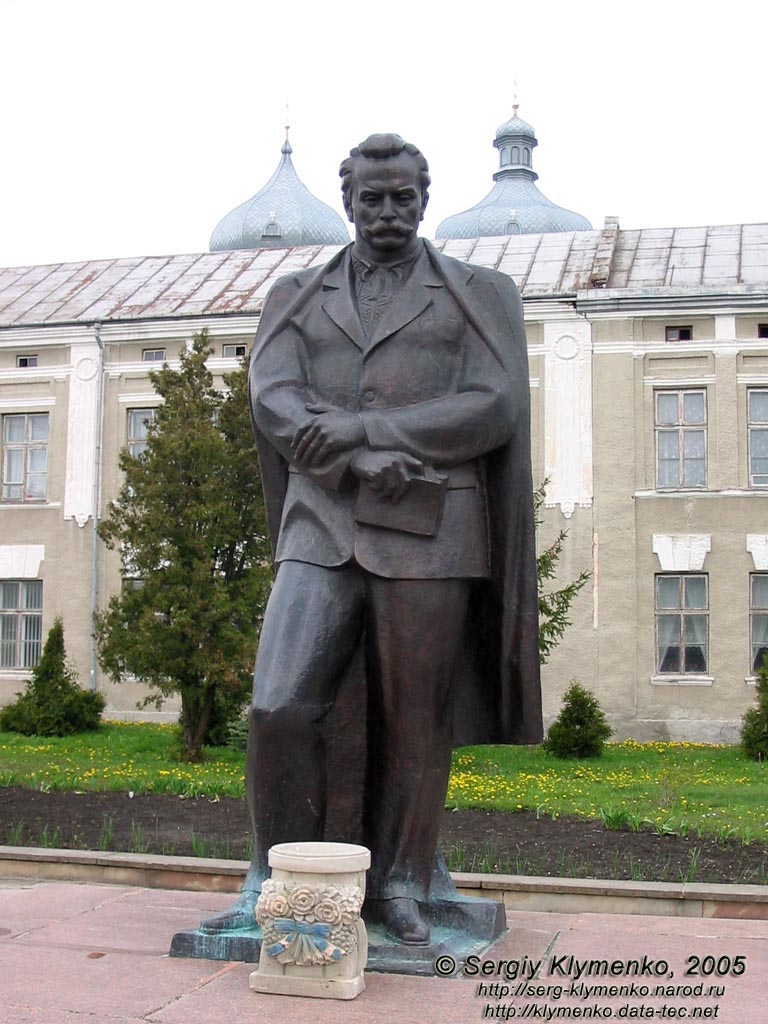 Подолье, Тернопольская область. Збараж. Памятник Ивану Франко.