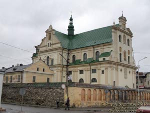 Жолква. Фото. Комплекс Доминиканского монастыря с костелом (1653 год) и кельями XVII века (ул. Львовская, 7).