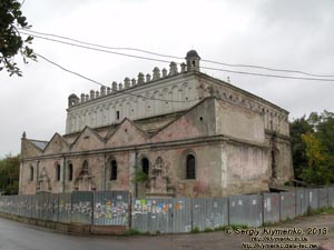Жолква. Фото. Синагога, 1692 год (ул. Запорожская, 8). Вид с юго-запада.