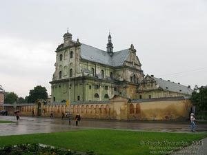 Жолква. Фото. Комплекс Доминиканского монастыря с костелом (1653 год) и кельями XVII века (ул. Львовская, 7).