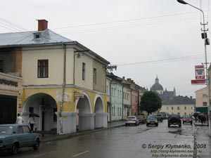 Жолква. Фото. По улице Львовская (вид от ворот Доминиканского монастыря).