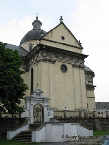 Жолква. Фото. Приходской костел Св. Лаврентия (1604 год). Вид снаружи.