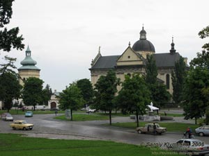 Жолква. Фото. Приходской костел Св. Лаврентия (1604 год). Вид снаружи.