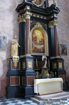 Жолква. Фото. Приходской костел Св. Лаврентия (1604 год) изнутри. Боковой алтарь Сердца Иисусового.