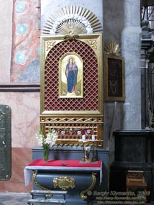 Жолква. Фото. Приходской костел Св. Лаврентия изнутри. Фрагмент интерьера.