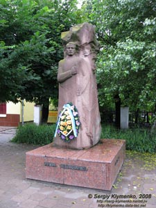 Жолква. Фото. Памятник Евгению Коновальцу (ул. Е. Коновальца).