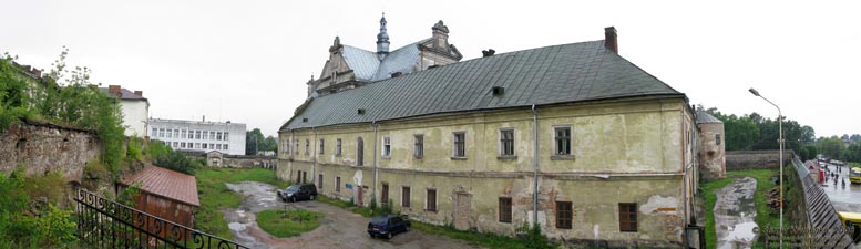 Жолква. Фото. Комплекс Доминиканского монастыря. Панорама (~120°) с северо-восточного угла монастырских стен.