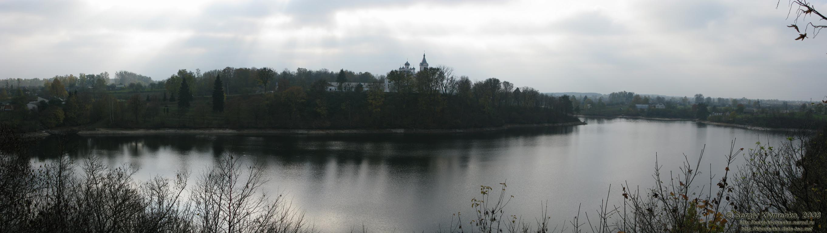 Житомирщина. Тригорье. Фото. Спасо-Преображенский Тригорский мужской монастырь. Вид с противоположного берега речки Тетерев.
