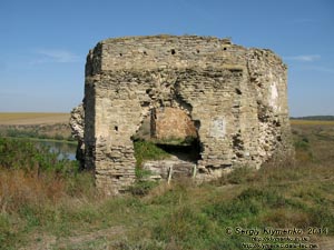 Подолье, Хмельницкая область. Жванец. Фото. Руины северной башни Жванецкого замка (XV-XVII века).