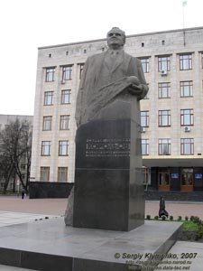 Фото. Житомир. Площадь Советов, памятник Сергею Королеву.