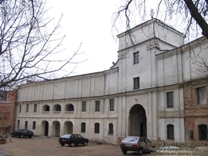 Фото. Бердичев. Монастырь босых кармелитов. Привратный корпус.