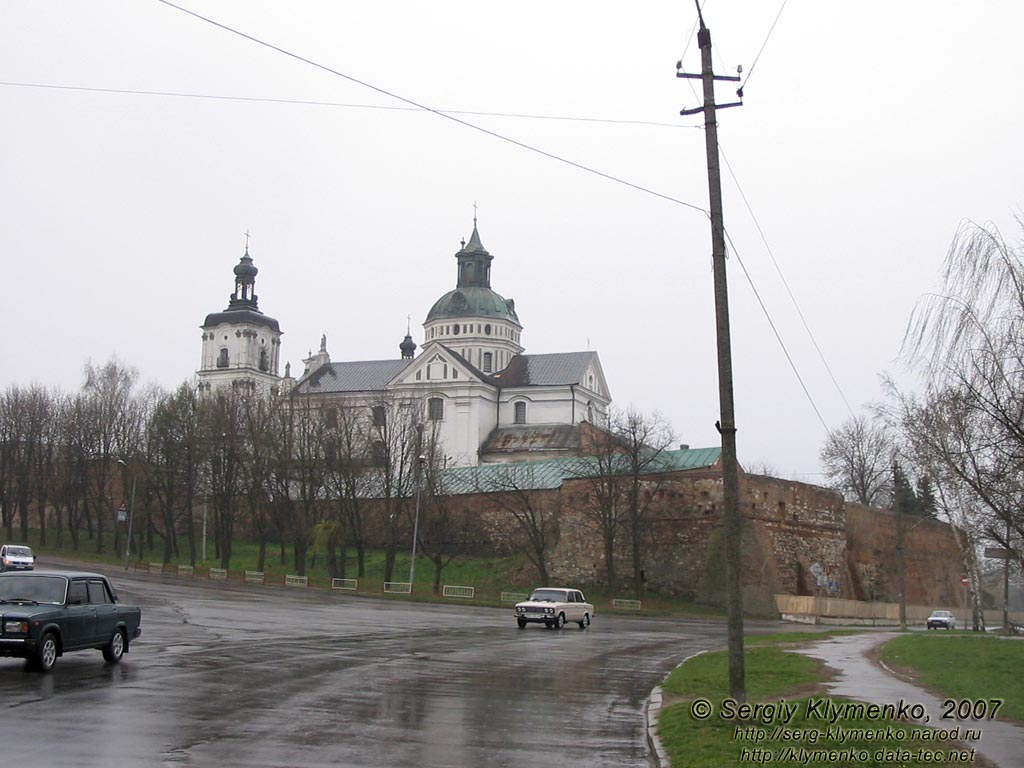 Фото. Бердичев. Монастырь босых кармелитов. Вид снаружи.