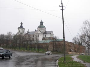 Фото. Бердичев. Монастырь босых кармелитов. Вид снаружи.