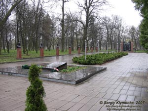 Фото. Андрушевка. Аллея Славы в парке возле бывшего дворца Николая Терещенко.