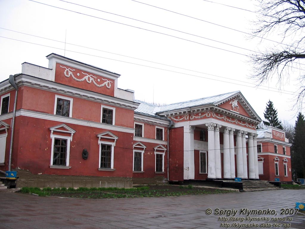 Житомирщина. Фото. Верховня. Бывший дворец семьи Ганских. Главный фасад.