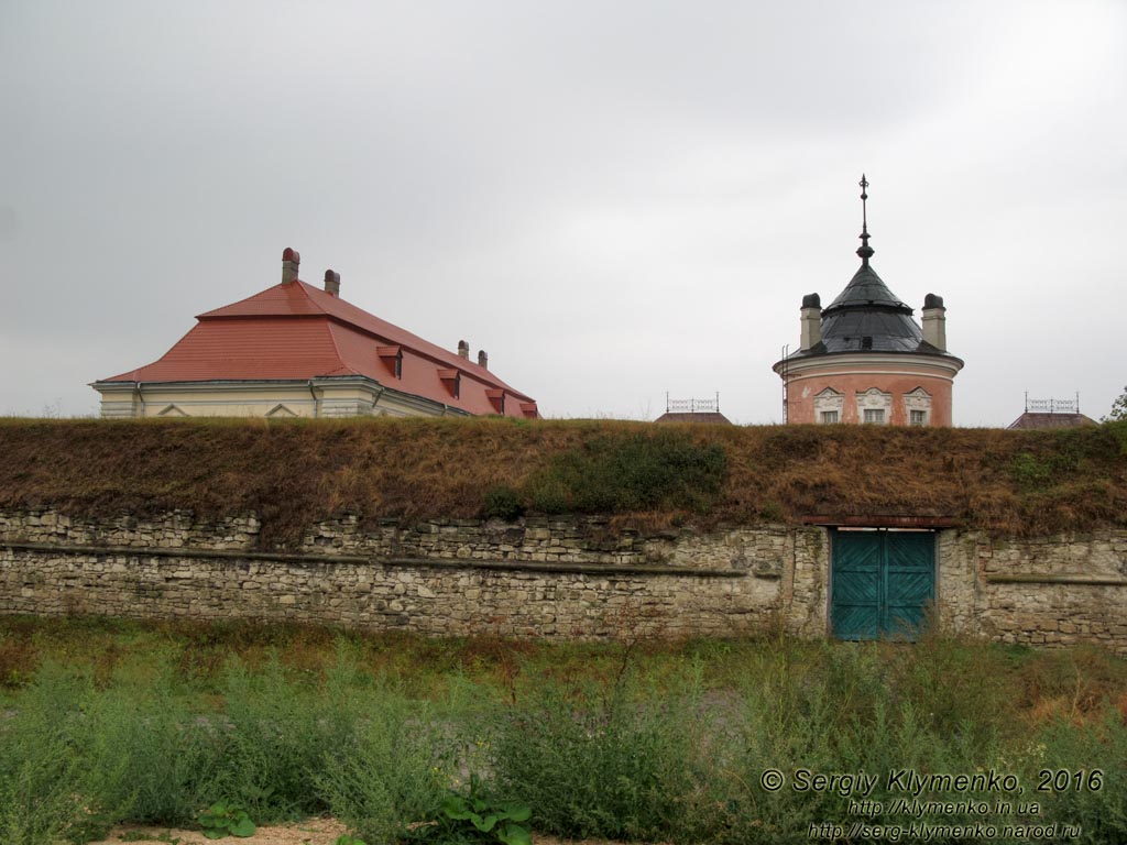 Львовская область. Золочев. Фото. Вид на Золочевский замок с юга.