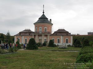 Львовская область. Золочев. Фото. Золочевский замок, Китайский дворец в форме ротонды.