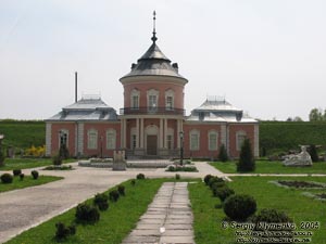 Львовская область. Золочев. Фото. Золочевский замок, памятник архитектуры XVII века; внутренний двор и Китайский дворец.