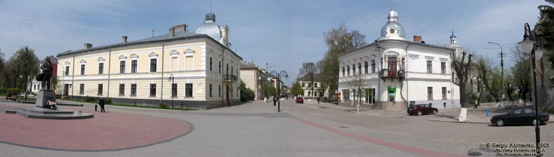Львовская область. Современный Золочев. Фото. Панорама площади Вячеслава Чорновола.