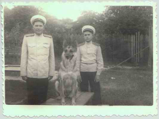 Хлібанови Іван та Валерій з Джильдою, 1953р