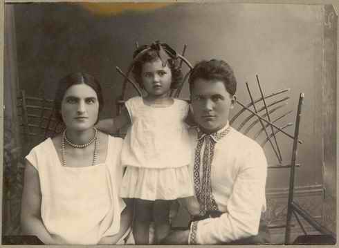 Хлібанови Зинаїда (Соляник), Жанна, Іван